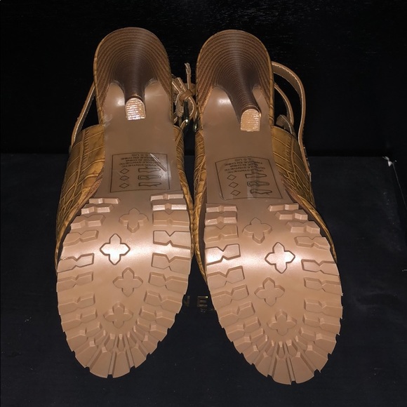 Tan High Heel - Picture 5 of 5